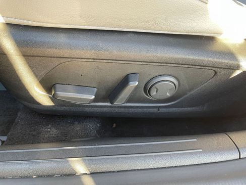 Used 2025 Hyundai Elantra Limited image 23