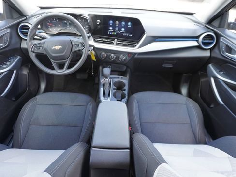 Used 2025 Chevrolet Trax LS w/ LS Convenience Package image 17