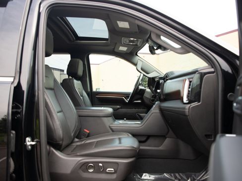 Used 2024 GMC Sierra 3500 Denali w/ Denali Reserve Package AWD/4WD image 11