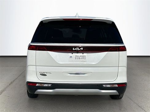 Used 2024 Kia Carnival LX image 6