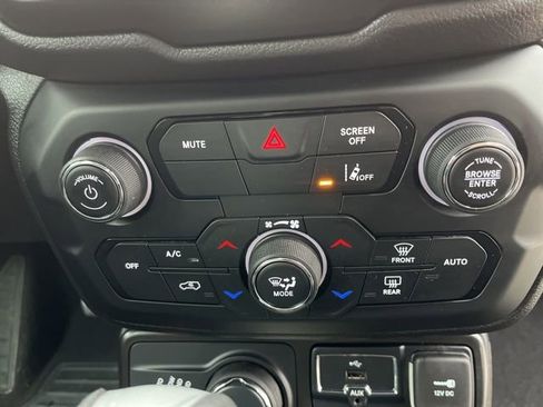 Used 2023 Jeep Renegade Latitude image 15