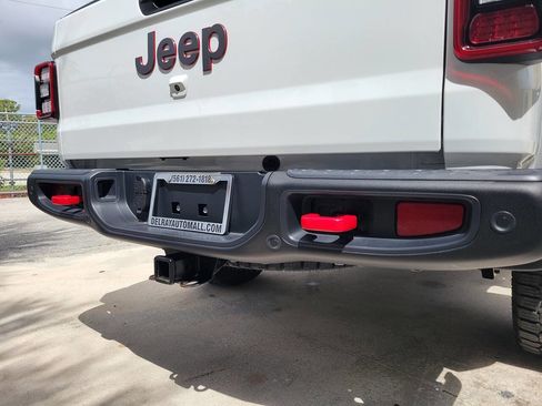 Used 2024 Jeep Gladiator Rubicon w/ Safety Group image 18