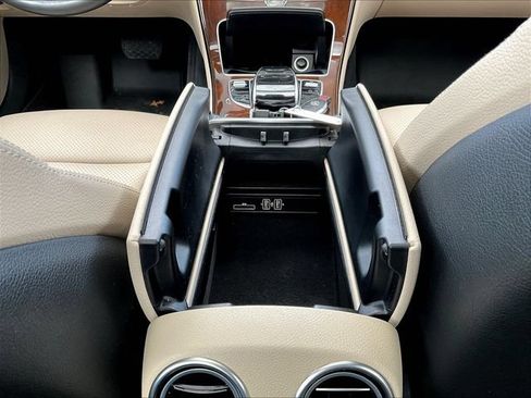 Certified 2018 Mercedes-Benz C 300 4MATIC Sedan image 18