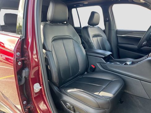 Used 2025 Jeep Grand Cherokee Limited w/ Luxury Tech Group II AWD/4WD image 28