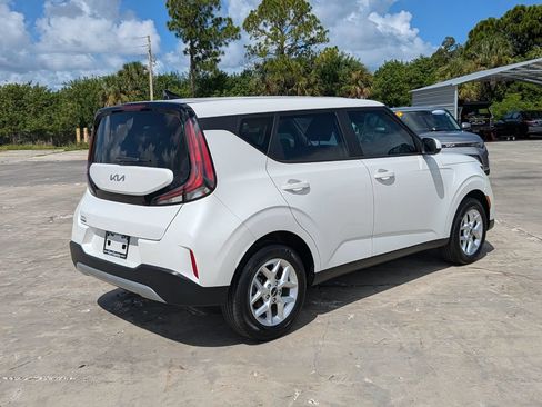 Certified 2025 Kia Soul LX w/ LX Technology Package FWD image 8