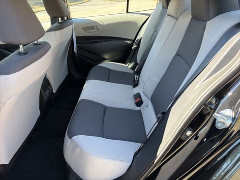 Used 2025 Toyota Corolla LE image 20