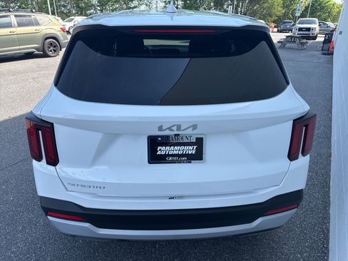Used 2024 Kia Sorento LX image 6