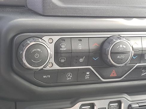 Used 2018 Jeep Wrangler Unlimited Sahara w/ Cold Weather Group image 40