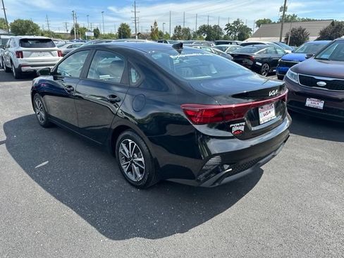 Used 2023 Kia Forte LXS FWD image 6