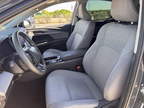 Used 2025 Toyota Camry LE image 12