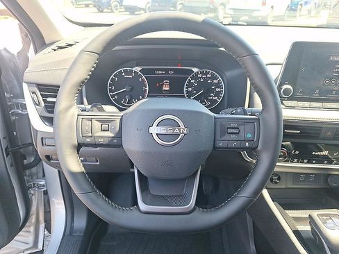 Certified 2025 Nissan Rogue SV FWD image 13