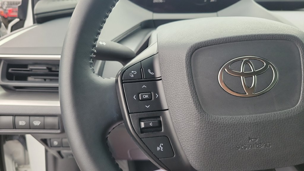 Used 2024 Toyota Prius LE FWD image 18