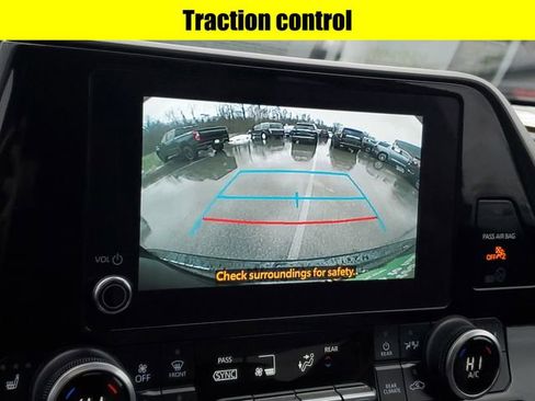 Used 2024 Toyota Highlander XLE image 18