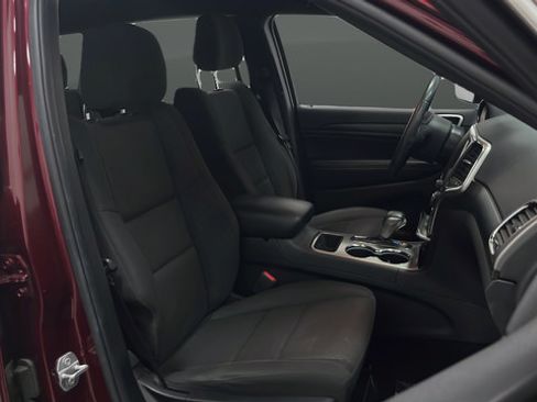 Used 2019 Jeep Grand Cherokee Laredo AWD/4WD image 23