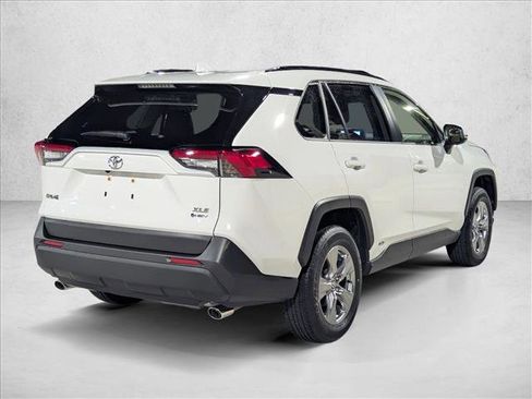 Used 2025 Toyota RAV4 XLE w/ Convenience Package image 5
