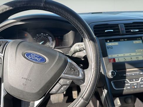 Used 2018 Ford Fusion SE w/ Equipment Group 201A image 9