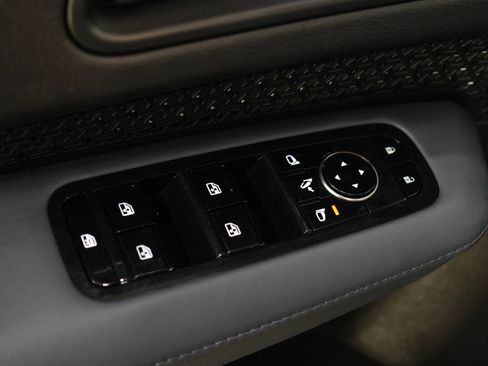 Used 2024 Nissan Ariya AWD image 23
