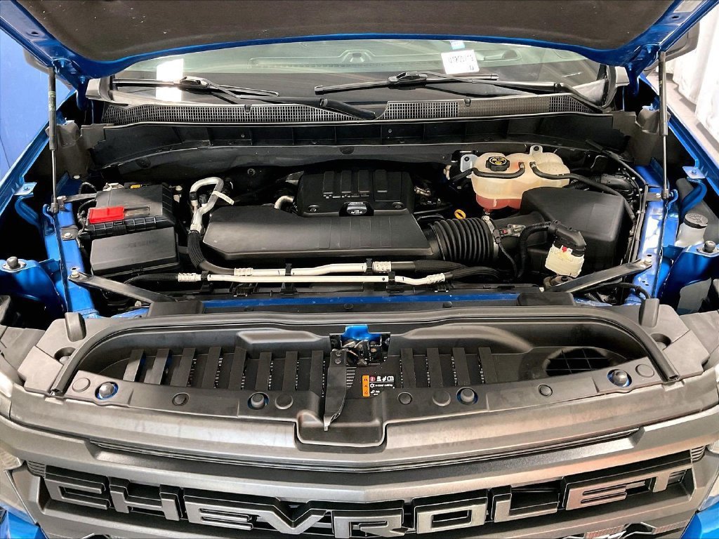 Used 2023 Chevrolet Silverado 1500 Custom w/ 2.7L Blackout Package AWD/4WD image 29