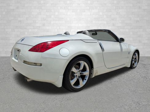 Used 2006 Nissan 350Z Touring RWD image 2