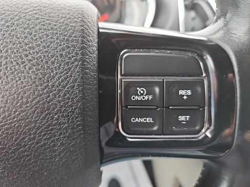 Used 2019 Dodge Grand Caravan SXT FWD image 31