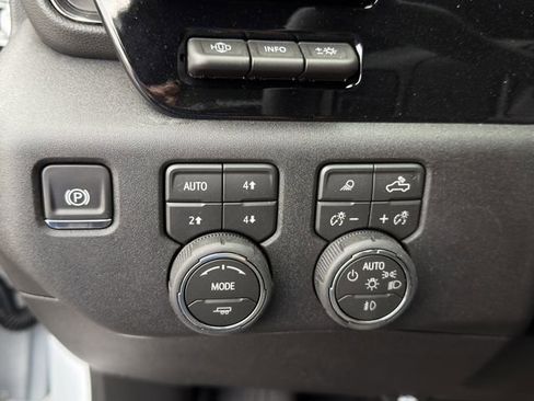 New 2026 Chevrolet Silverado 2500 ZR2 AWD/4WD image 18