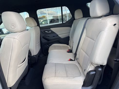 Used 2022 Chevrolet Traverse LS image 17