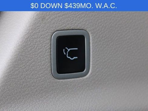Used 2023 Chrysler Pacifica Touring-L image 10