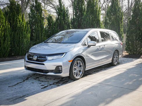 Used 2025 Honda Odyssey Touring image 5