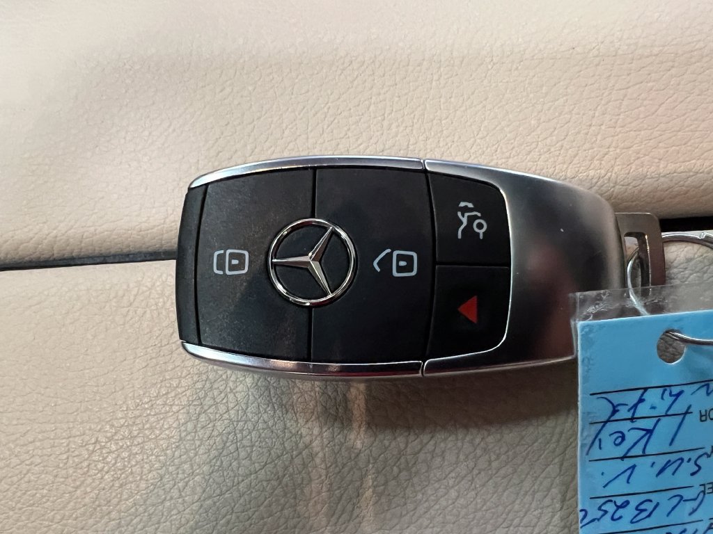 Used 2023 Mercedes-Benz GLB 250 4MATIC image 32