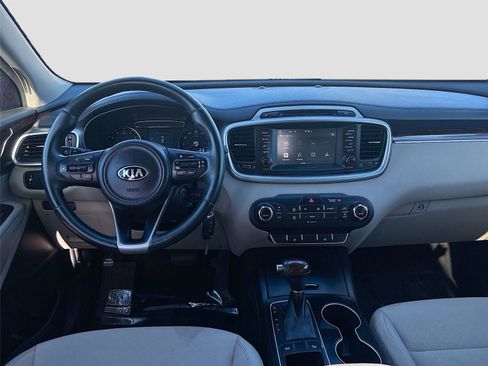 Used 2017 Kia Sorento LX w/ LX Convenience Package image 23