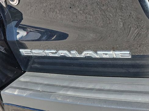Used 2020 Cadillac Escalade Luxury w/ Escalade Sport Edition image 14