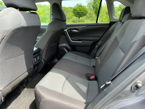 Used 2025 Toyota RAV4 XLE AWD/4WD image 4