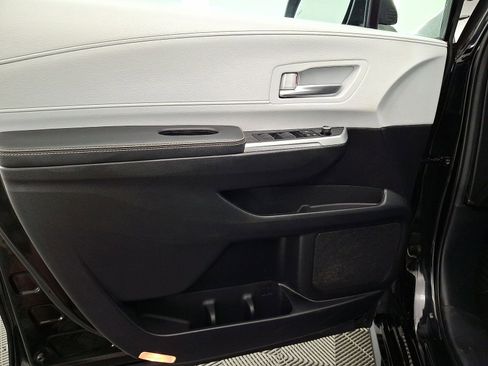 Used 2025 Toyota Sienna XSE w/ XSE Plus Package AWD/4WD image 10