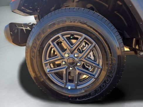 New 2025 Jeep Gladiator Sport image 9