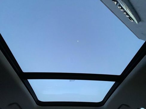 Used 2021 GMC Yukon Denali w/ Denali Premium Package image 24