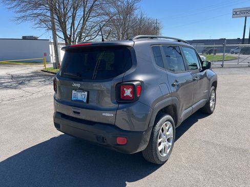 Used 2018 Jeep Renegade Latitude w/ Popular Equipment Group image 3
