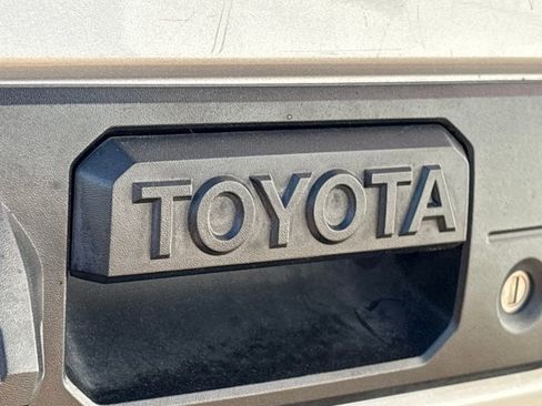 Used 2016 Toyota Tacoma SR5 w/ Towing Package image 28