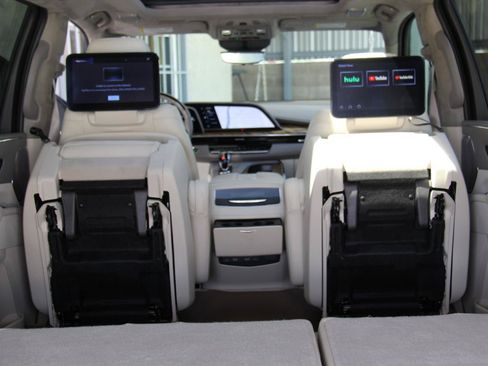 Used 2023 Cadillac Escalade ESV Sport Platinum AWD/4WD image 13