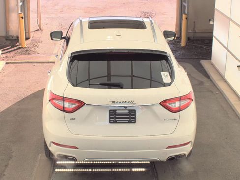 Used 2018 Maserati Levante GranLusso image 7