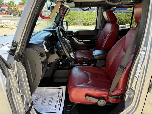 Used 2013 Jeep Wrangler Unlimited Rubicon AWD/4WD image 14