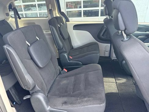 Used 2018 Dodge Grand Caravan SE w/ UConnect Hands-Free Group FWD image 35
