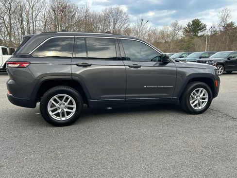 Used 2023 Jeep Grand Cherokee Laredo X AWD/4WD image 4