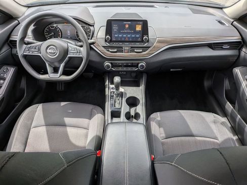 Used 2025 Nissan Altima 2.5 SV FWD image 19