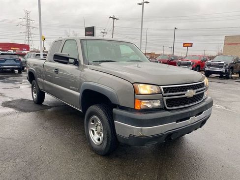 Used 2006 Chevrolet Silverado 2500 LS w/ Snow Plow Prep Package image 7