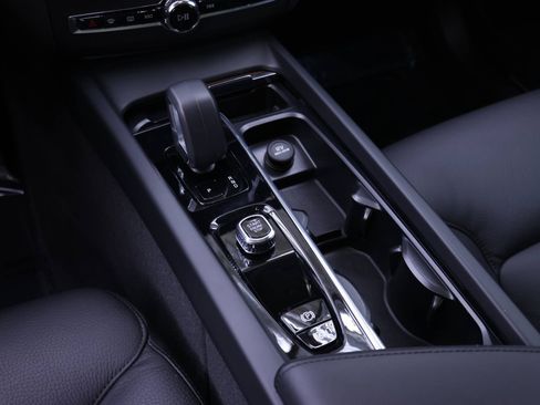 Certified 2023 Volvo XC60 B5 Plus image 16