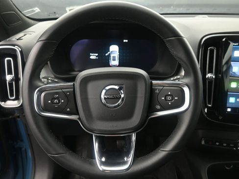 Used 2024 Volvo XC40 B5 Core image 24