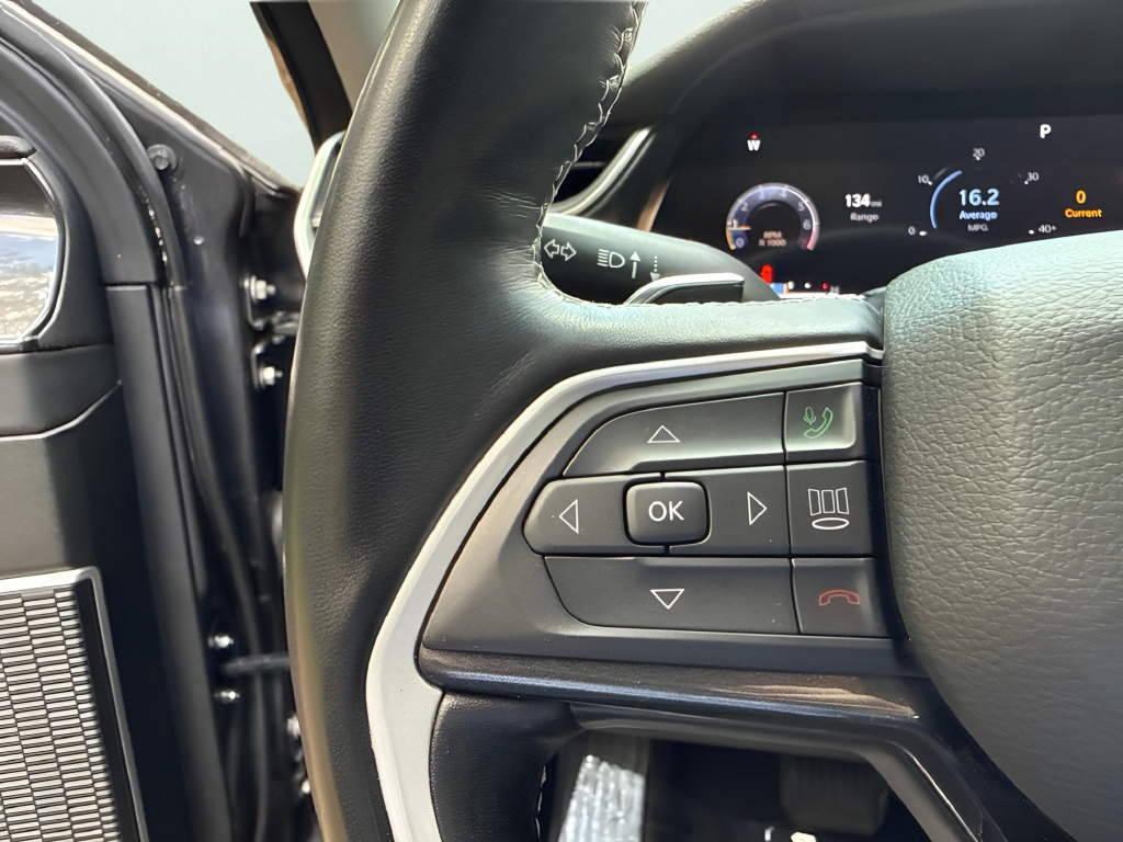 Used 2022 Jeep Grand Cherokee L Laredo w/ Luxury Tech Group I AWD/4WD image 15