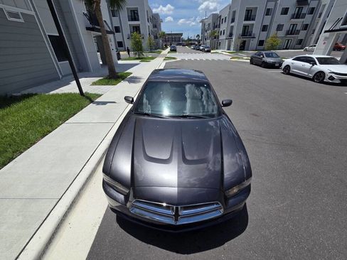 Used 2014 Dodge Charger SE RWD image 3