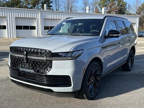 New 2025 Lincoln Navigator Reserve w/ Jet Appearance Package image 3