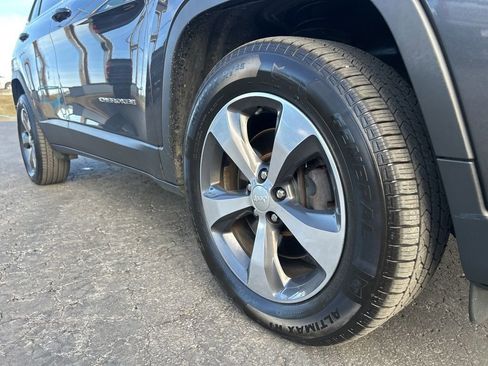 Used 2019 Jeep Cherokee Limited w/ Luxury Group image 11